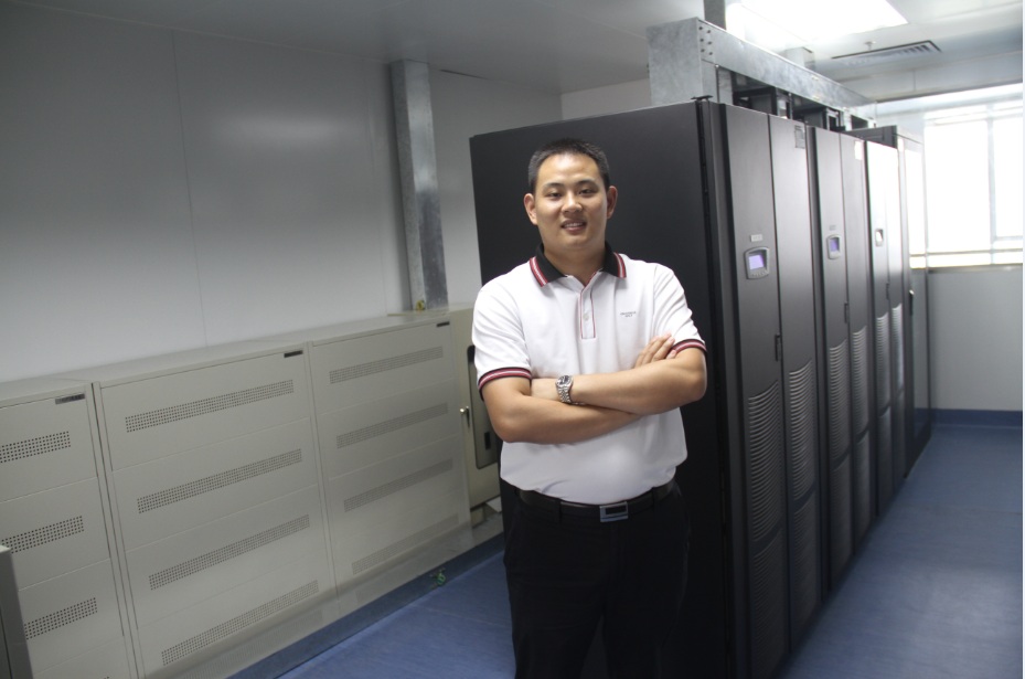 刘总在深圳出入境检验检疫局UPS机房现场